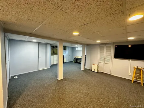 26 Canterbury Road Woodbury NY 11797