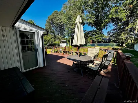26 Canterbury Road Woodbury NY 11797