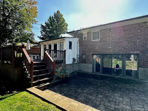 26 Canterbury Road Woodbury NY 11797