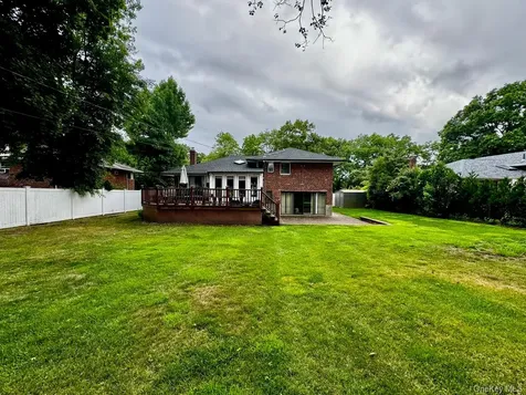26 Canterbury Road Woodbury NY 11797