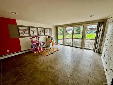 26 Canterbury Road Woodbury NY 11797