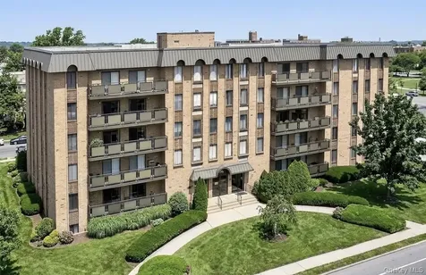 175 Maple Avenue Westbury NY 11590
