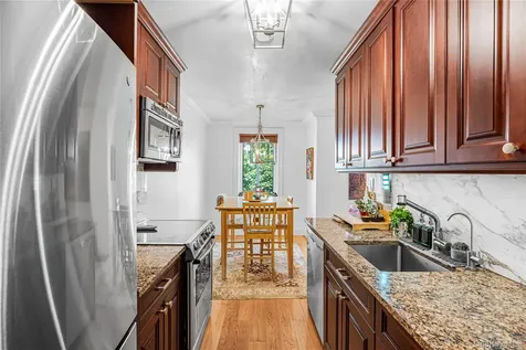 175 Maple Avenue Westbury NY 11590