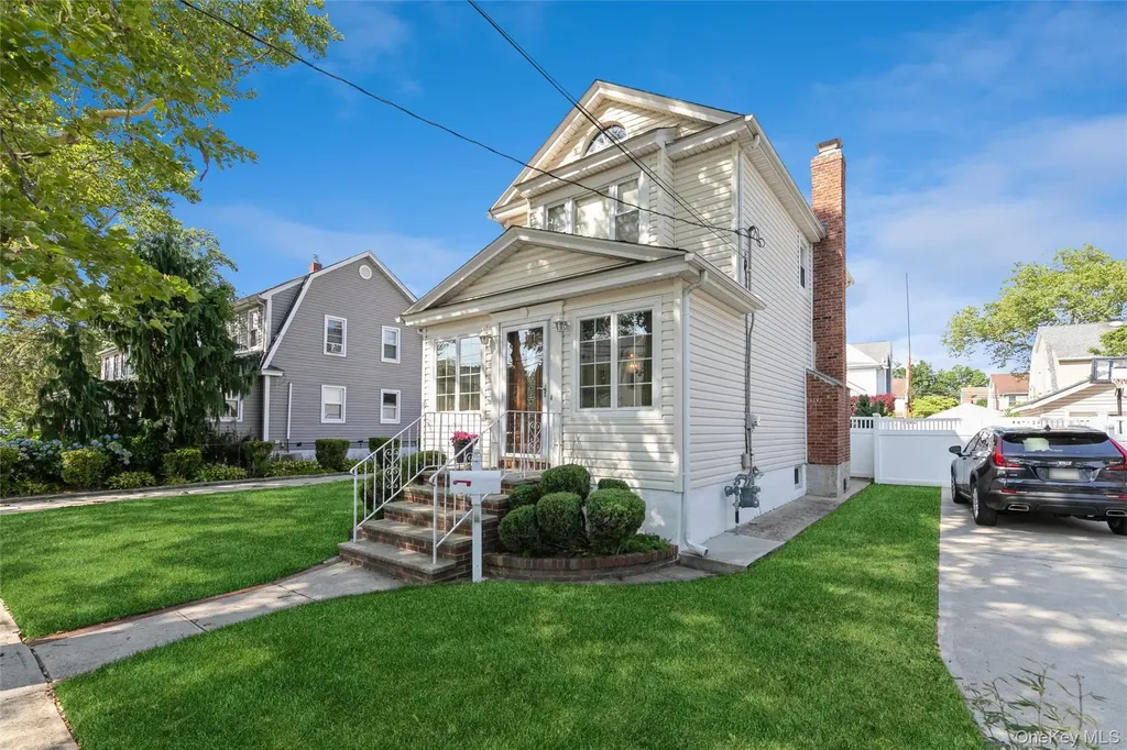 16 Devon Street Lynbrook NY 11563