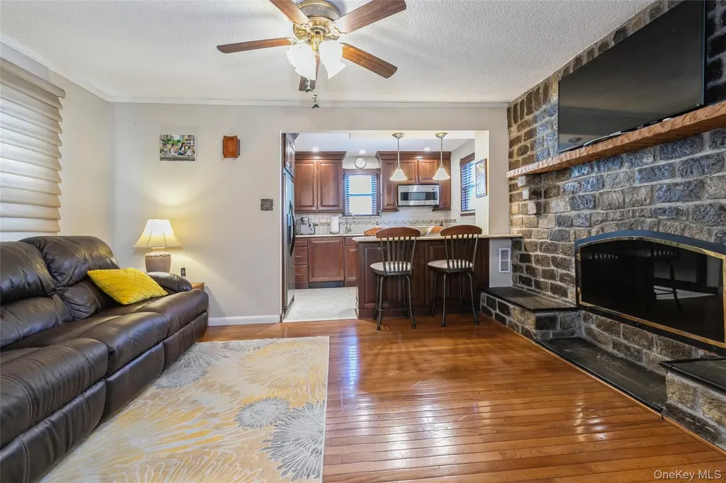 16 Devon Street Lynbrook NY 11563