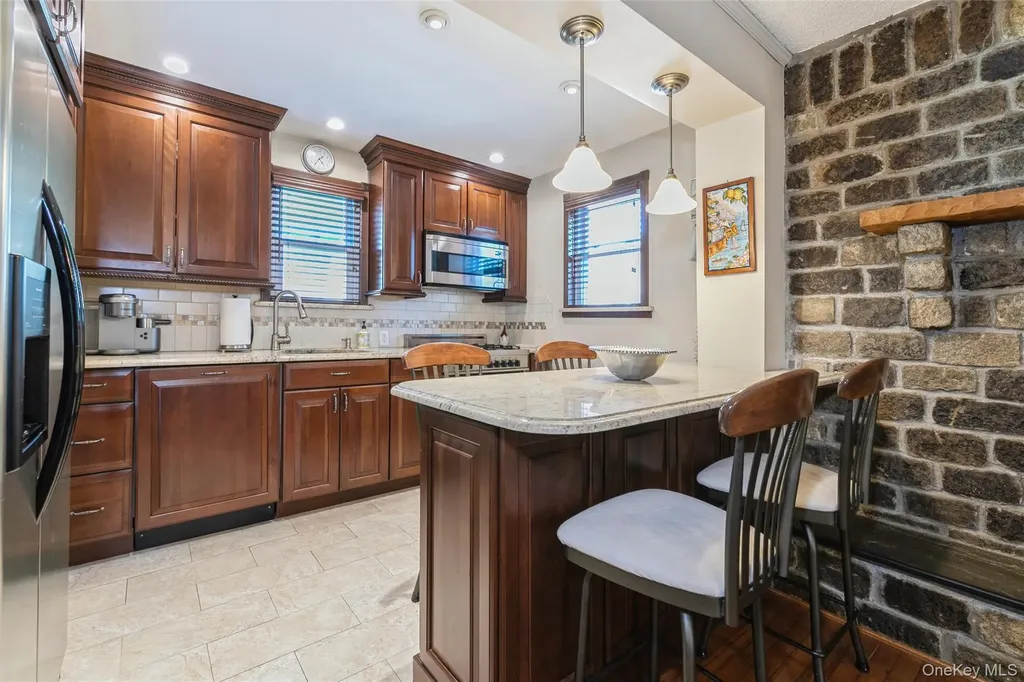 16 Devon Street Lynbrook NY 11563