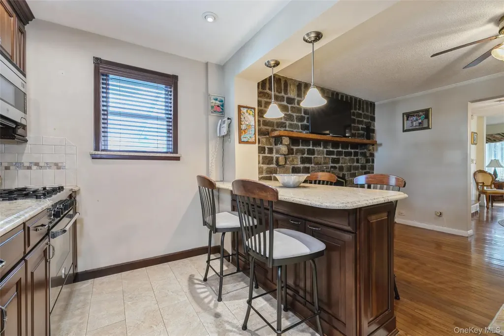 16 Devon Street Lynbrook NY 11563