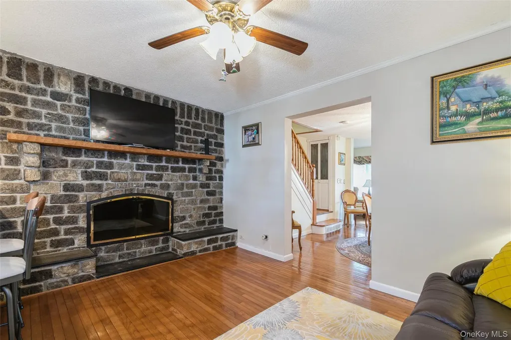 16 Devon Street Lynbrook NY 11563