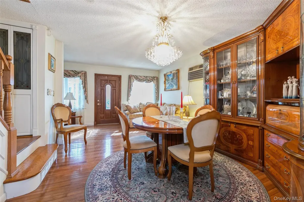 16 Devon Street Lynbrook NY 11563