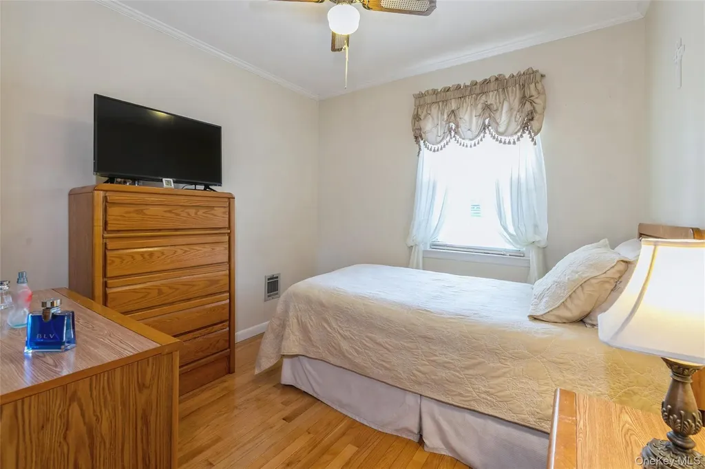 16 Devon Street Lynbrook NY 11563