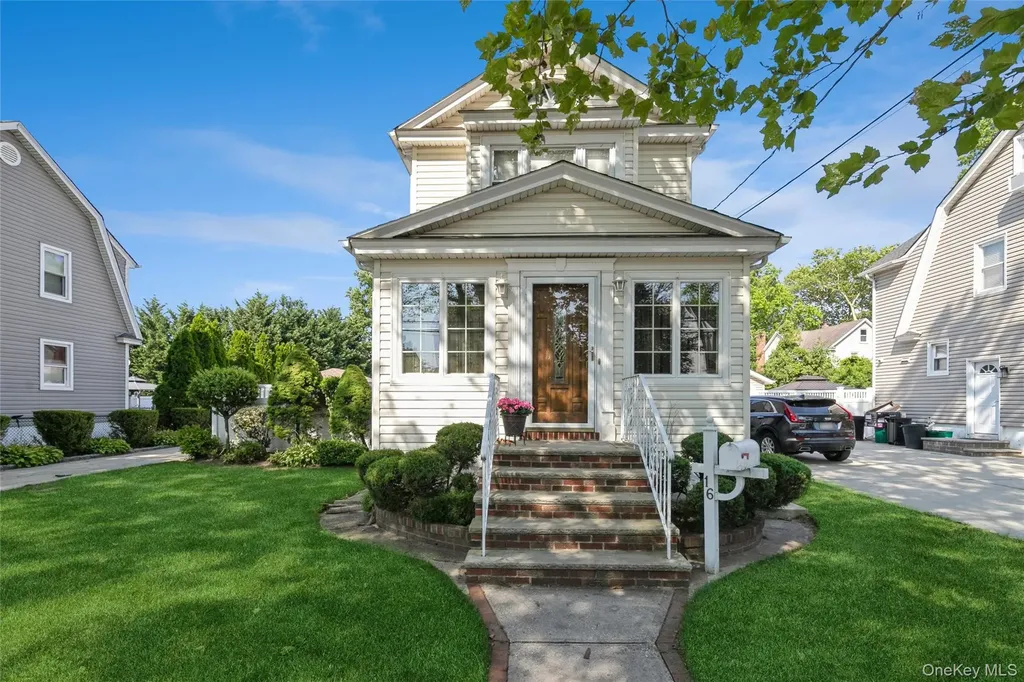 16 Devon Street Lynbrook NY 11563
