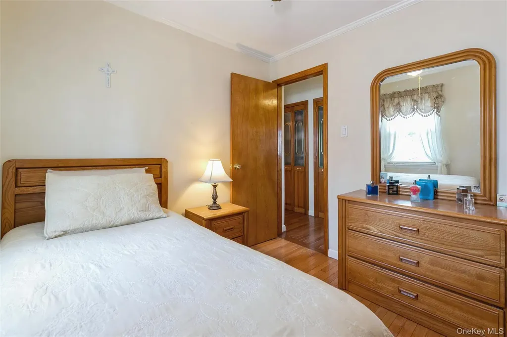 16 Devon Street Lynbrook NY 11563