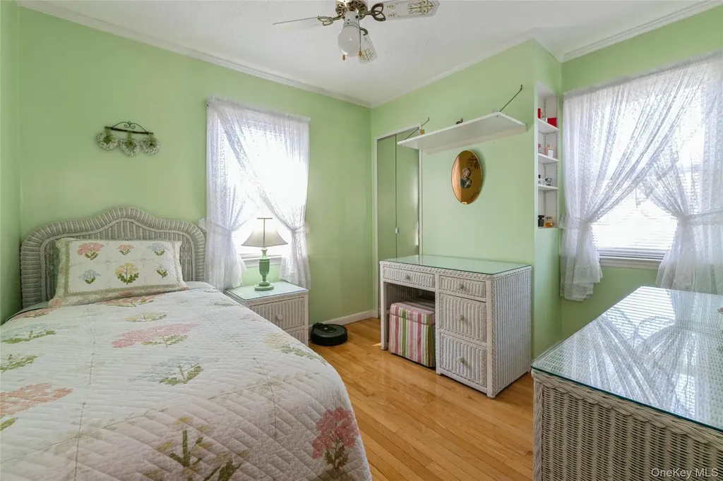 16 Devon Street Lynbrook NY 11563