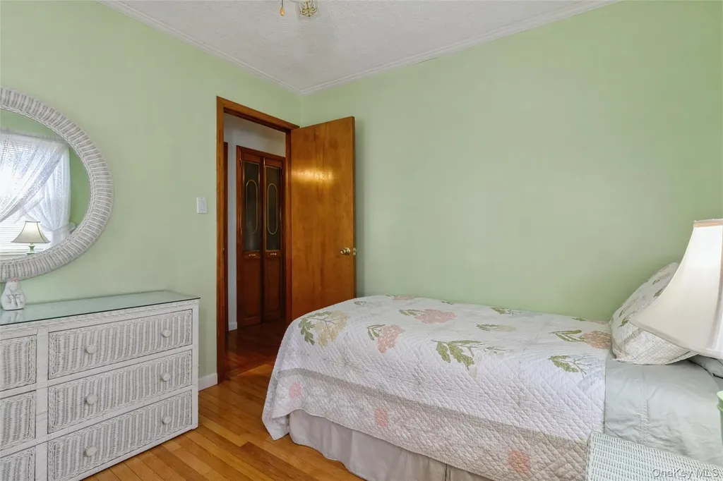 16 Devon Street Lynbrook NY 11563