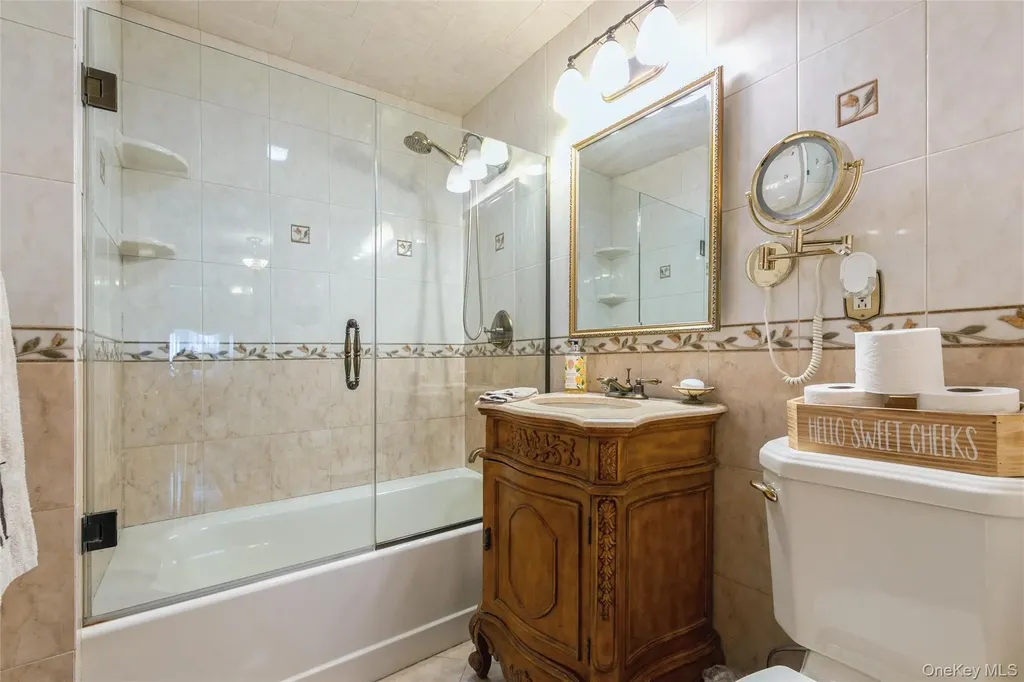 16 Devon Street Lynbrook NY 11563