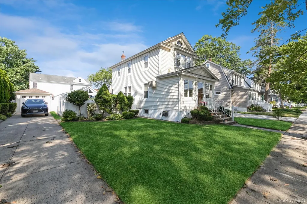 16 Devon Street Lynbrook NY 11563