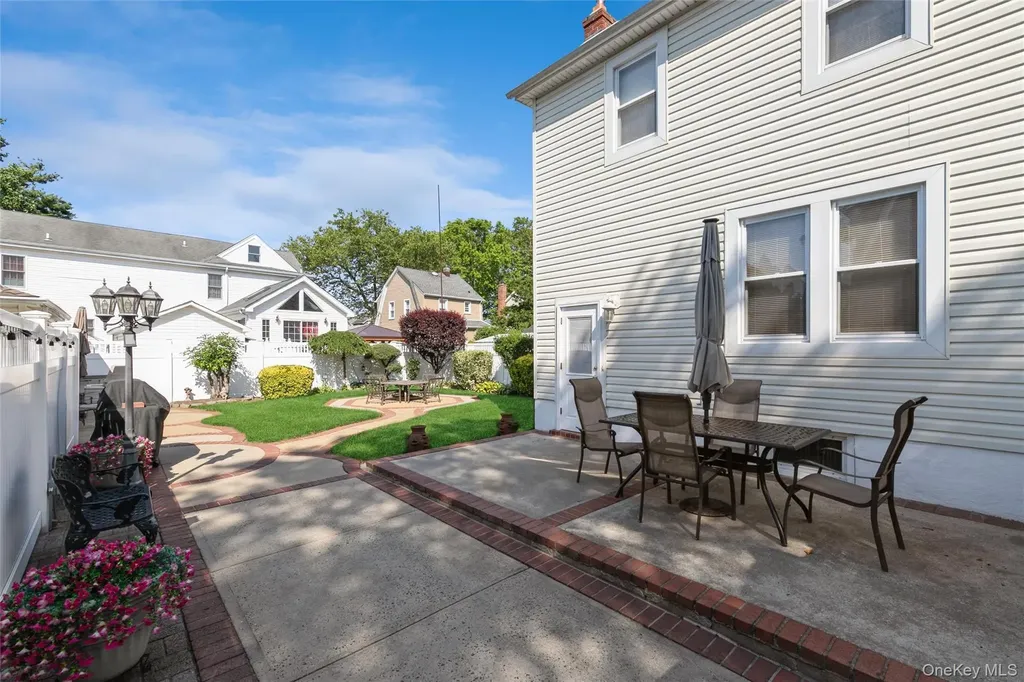 16 Devon Street Lynbrook NY 11563