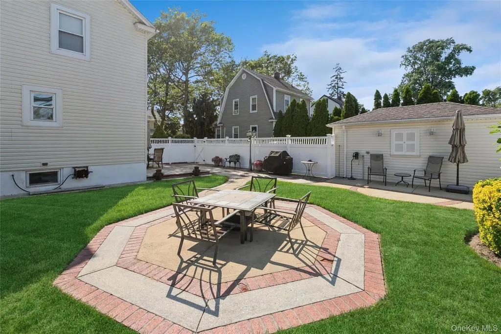 16 Devon Street Lynbrook NY 11563