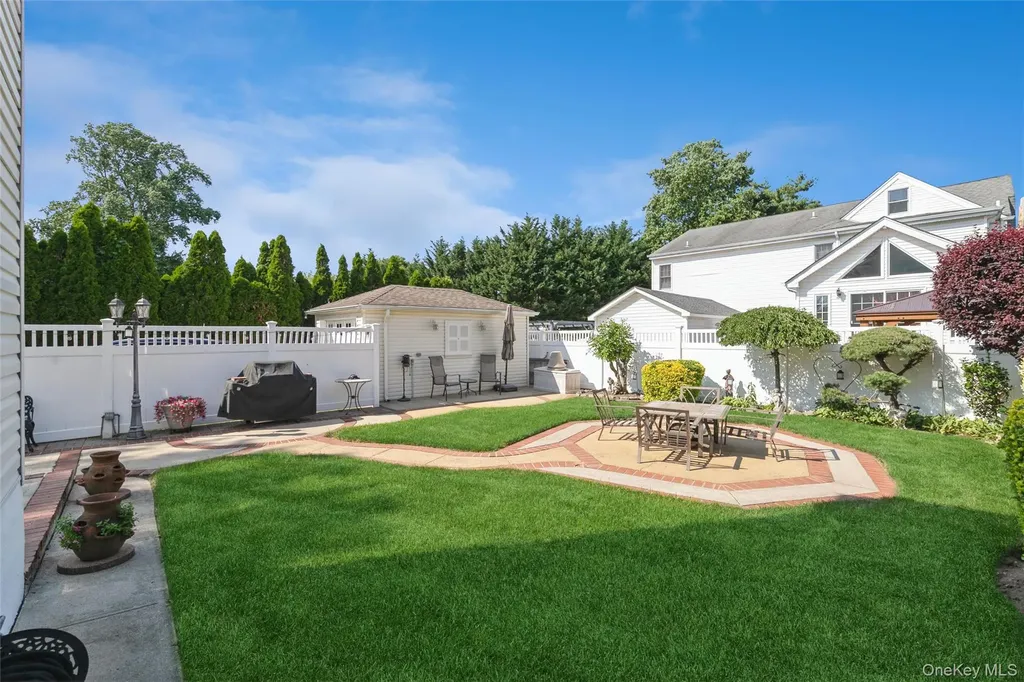 16 Devon Street Lynbrook NY 11563