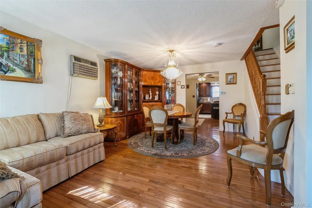 16 Devon Street Lynbrook NY 11563