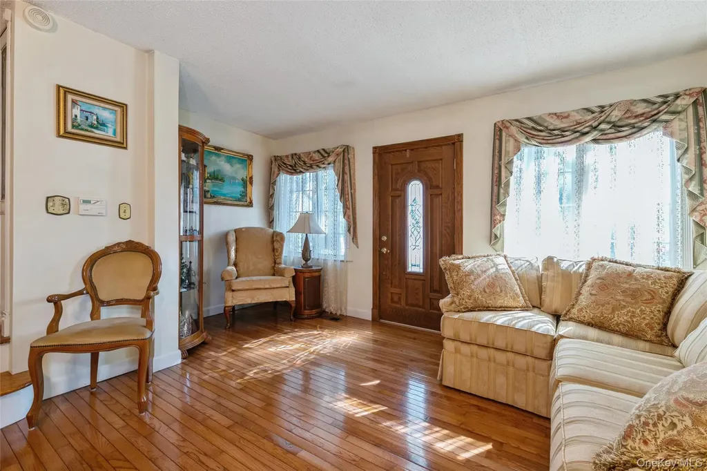 16 Devon Street Lynbrook NY 11563