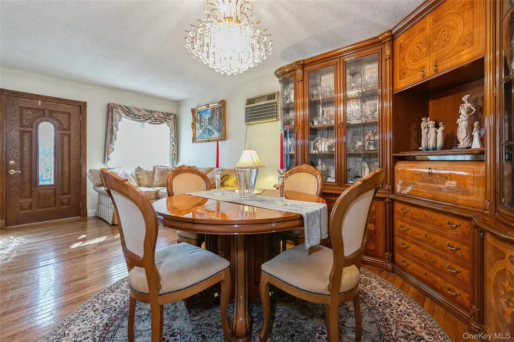 16 Devon Street Lynbrook NY 11563