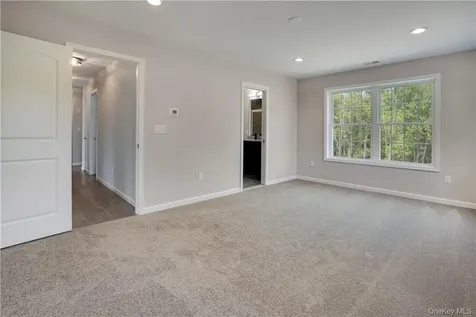 991 Freedom Road Pleasant Valley NY 12569