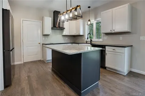 991 Freedom Road Pleasant Valley NY 12569