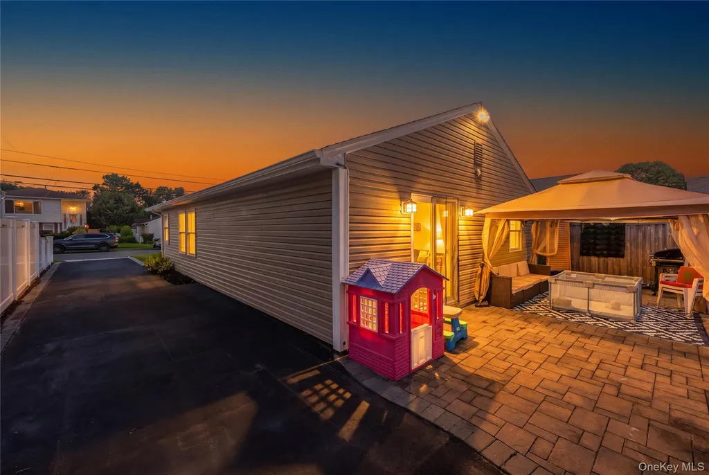 30 Elm Street Massapequa NY 11758