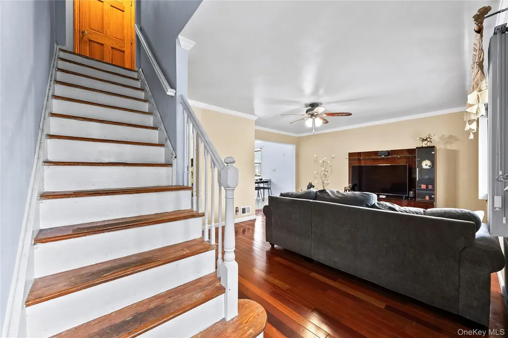 110 Briarcliff Road Westbury NY 11590