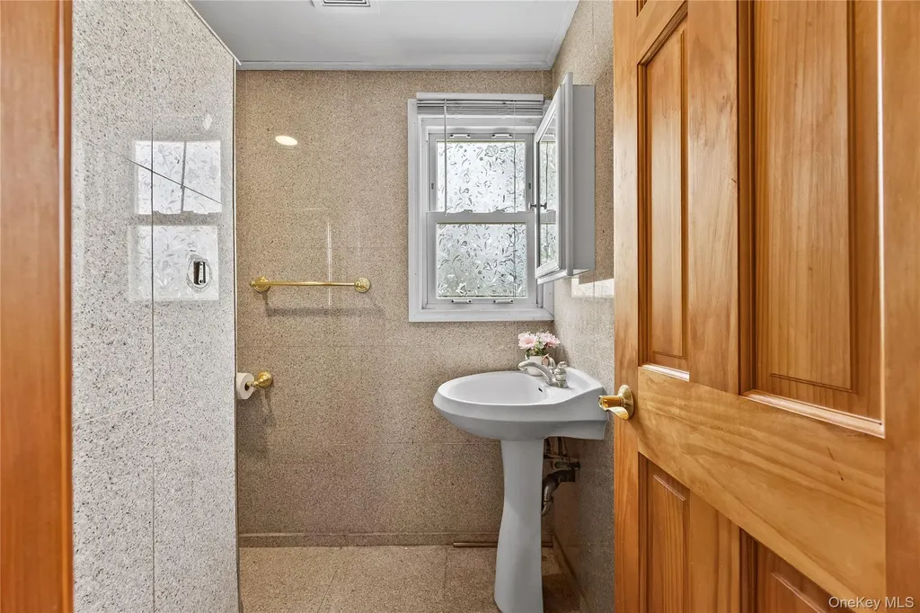 110 Briarcliff Road Westbury NY 11590