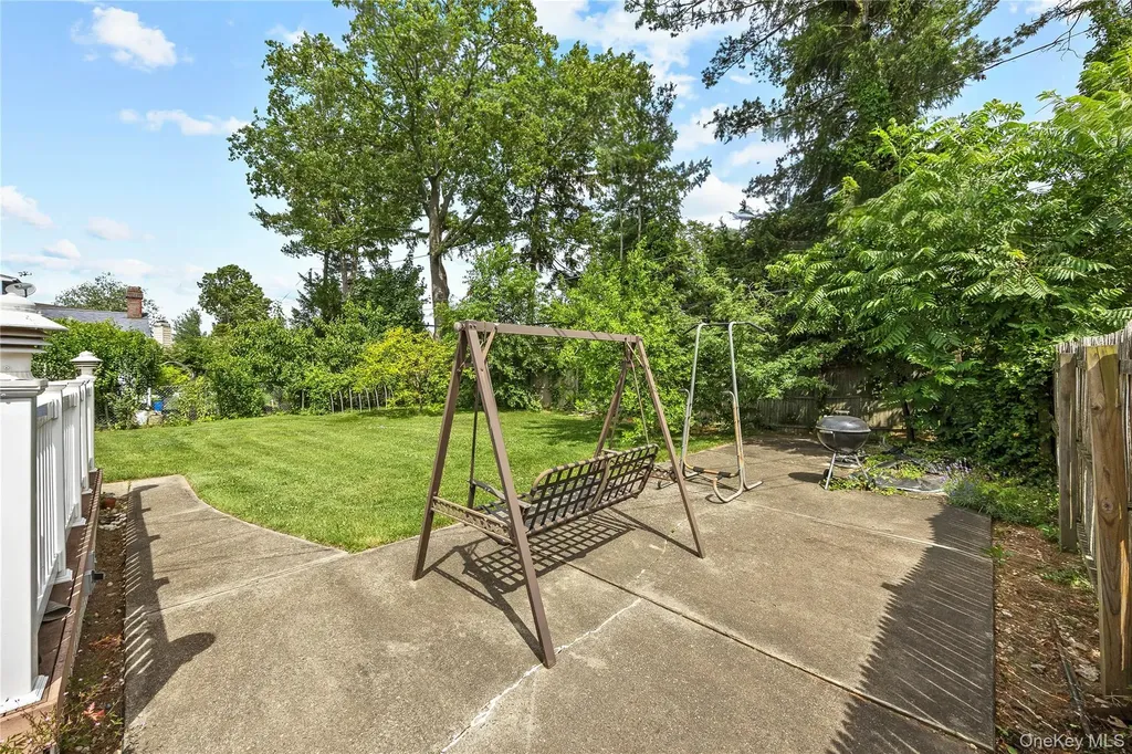 110 Briarcliff Road Westbury NY 11590