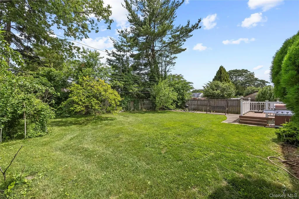 110 Briarcliff Road Westbury NY 11590
