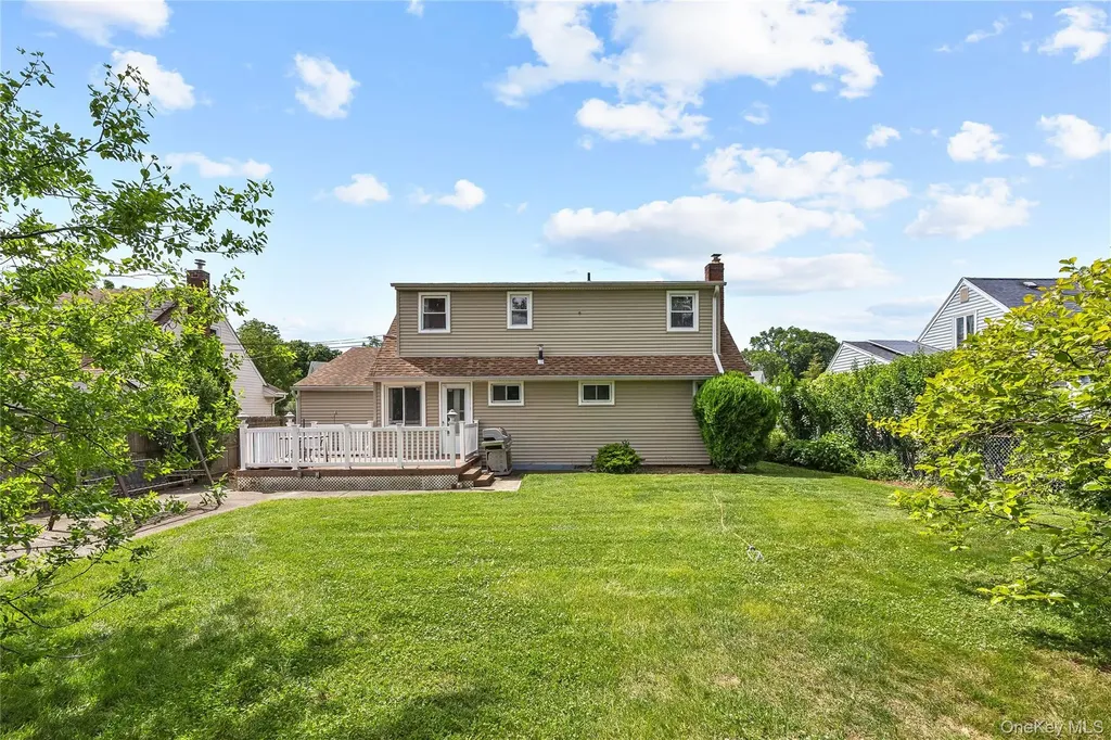 110 Briarcliff Road Westbury NY 11590
