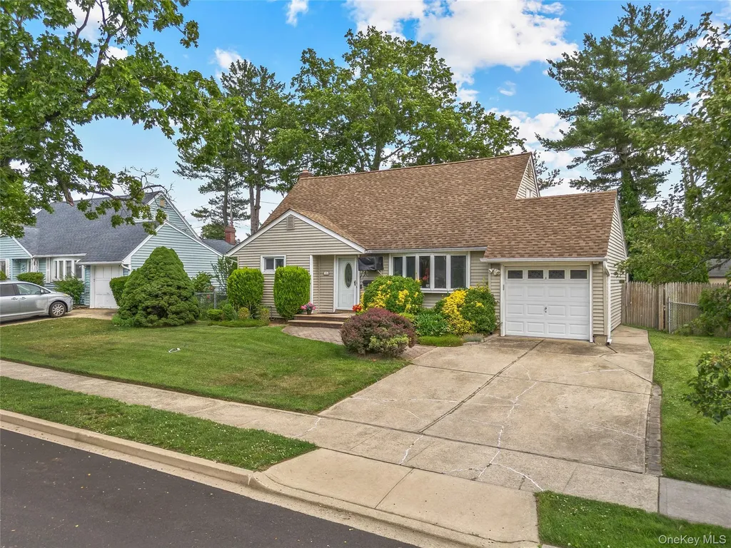 110 Briarcliff Road Westbury NY 11590