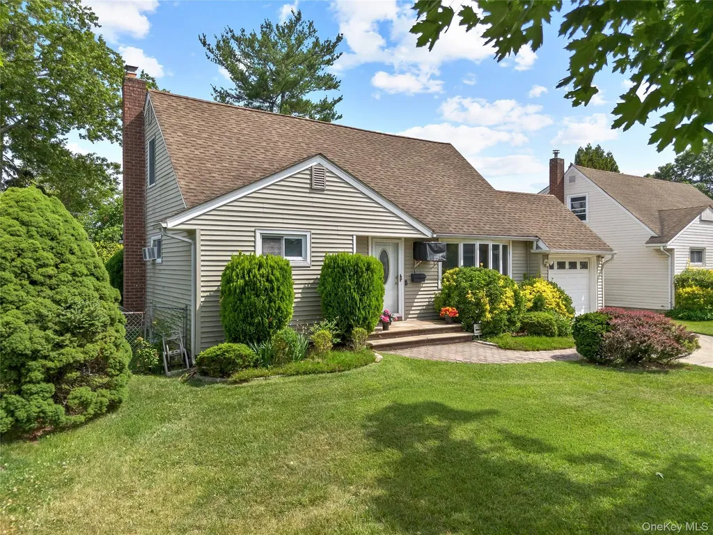 110 Briarcliff Road Westbury NY 11590