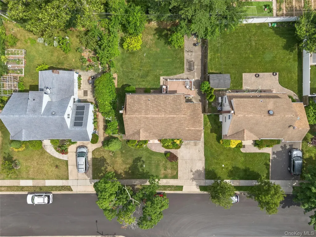 110 Briarcliff Road Westbury NY 11590