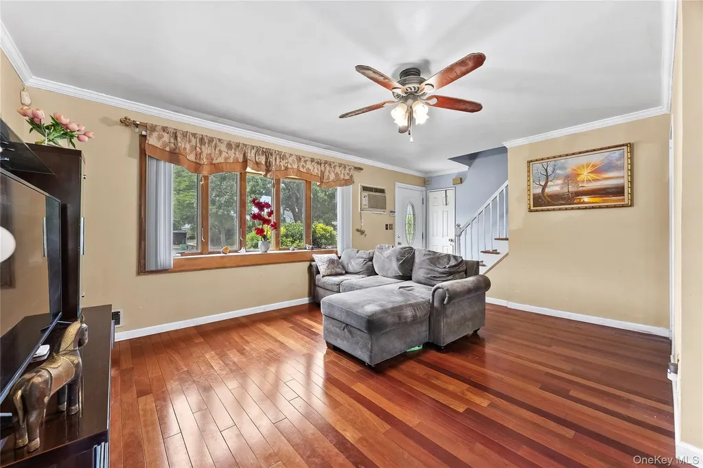 110 Briarcliff Road Westbury NY 11590