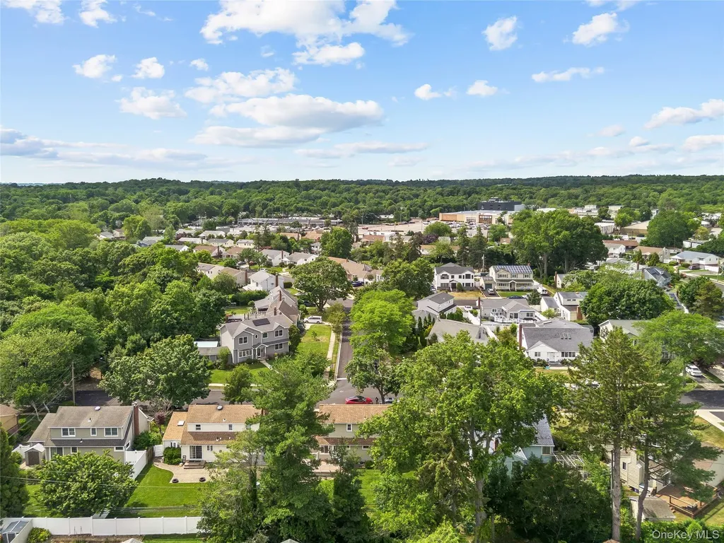 110 Briarcliff Road Westbury NY 11590