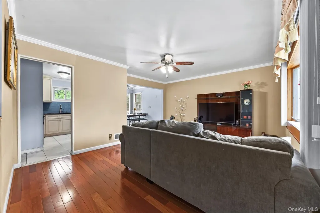 110 Briarcliff Road Westbury NY 11590