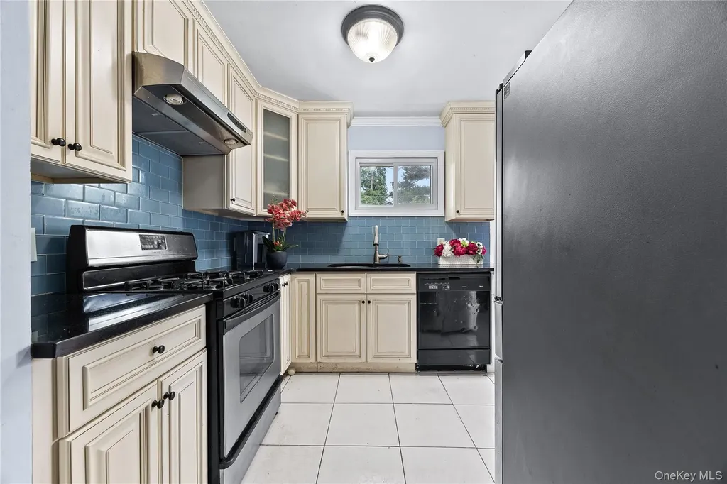110 Briarcliff Road Westbury NY 11590