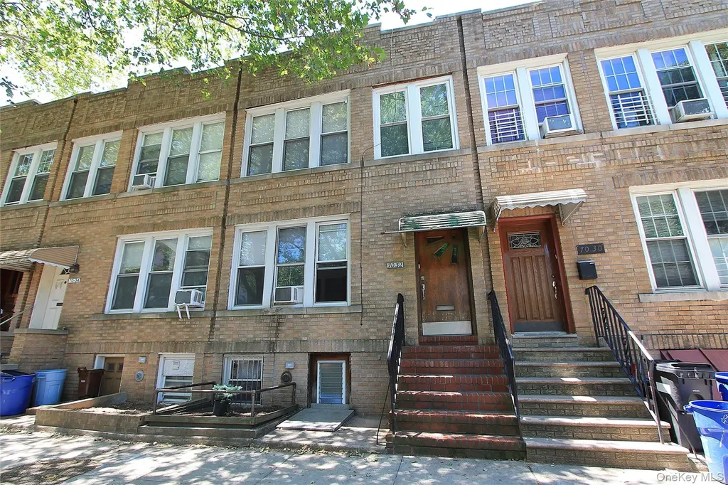 70-32 65th Street Glendale NY 11385