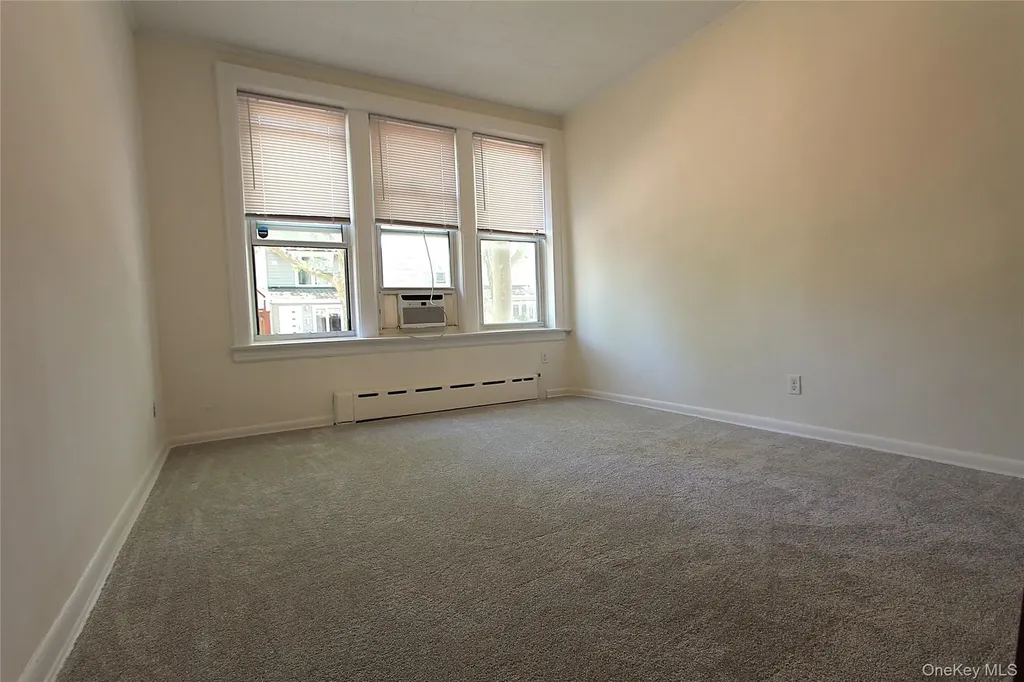 70-32 65th Street Glendale NY 11385