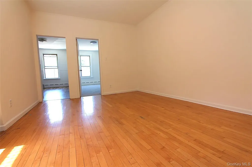 70-32 65th Street Glendale NY 11385