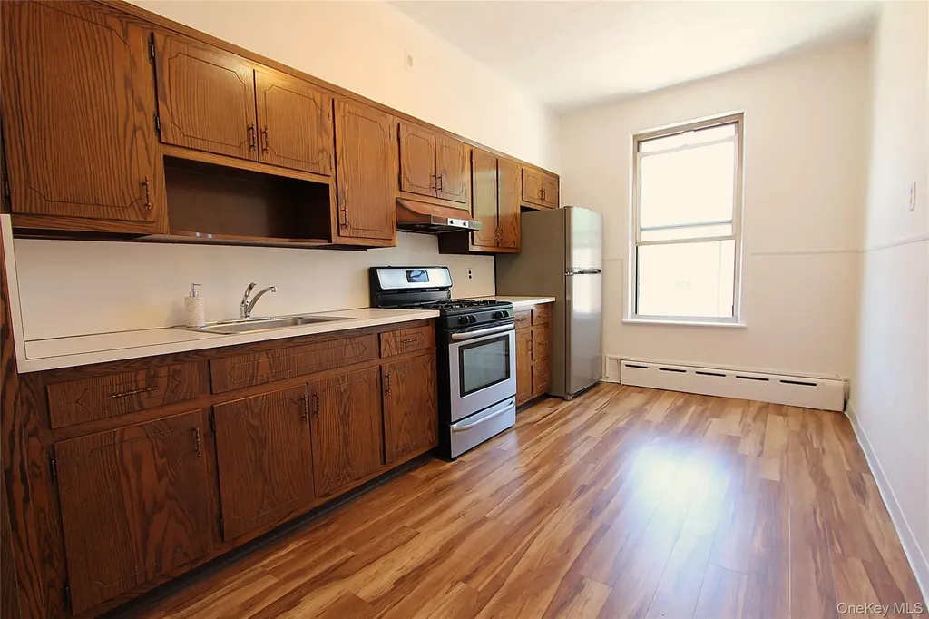 70-32 65th Street Glendale NY 11385