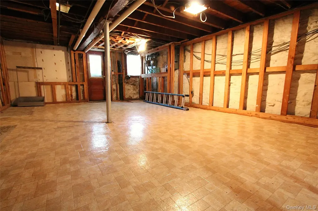 70-32 65th Street Glendale NY 11385