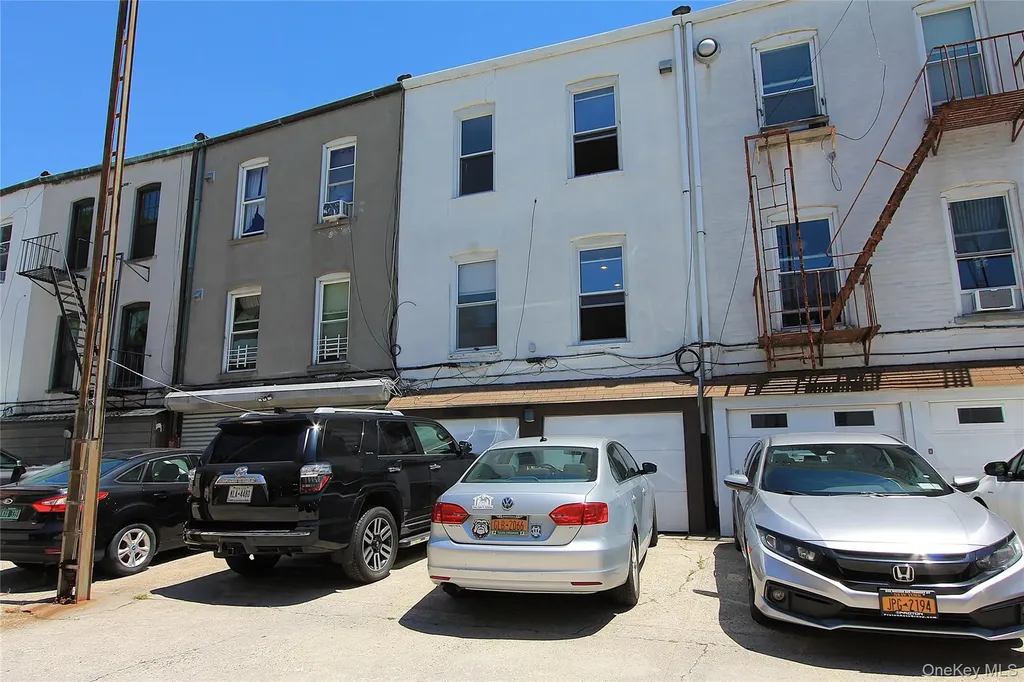 70-32 65th Street Glendale NY 11385