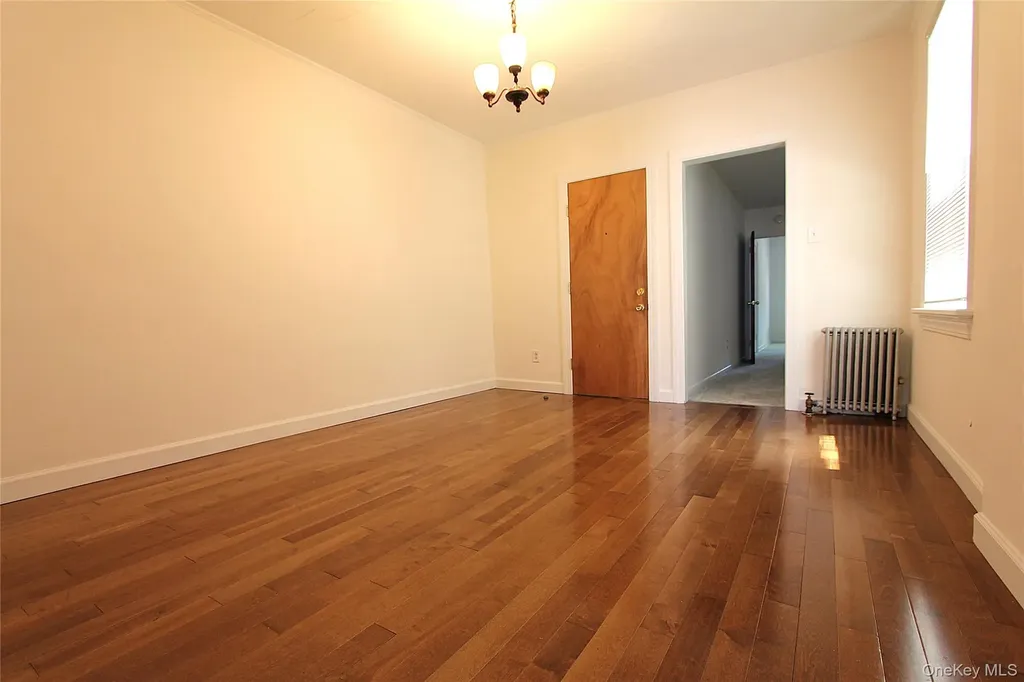 70-32 65th Street Glendale NY 11385