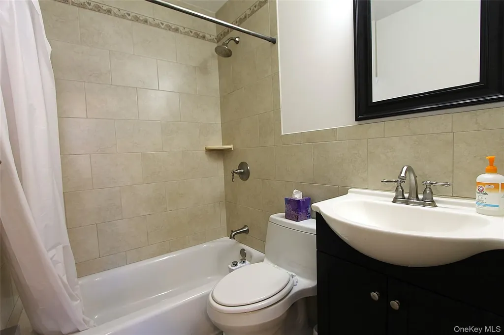 70-32 65th Street Glendale NY 11385