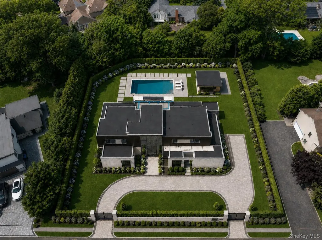 1322 Everit Place Hewlett Harbor NY 11557
